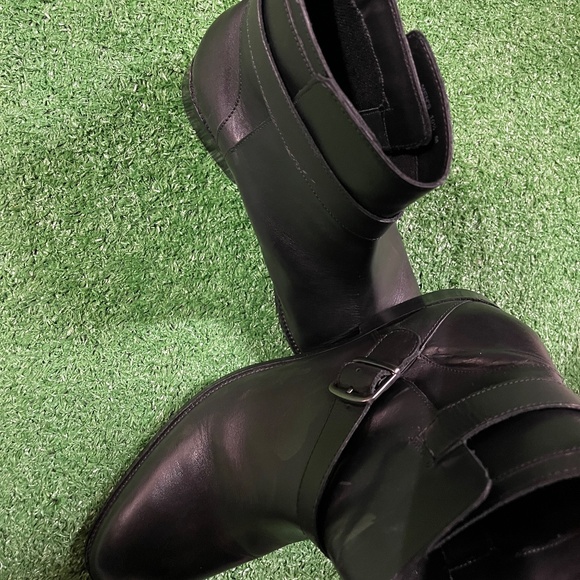 Black Boots